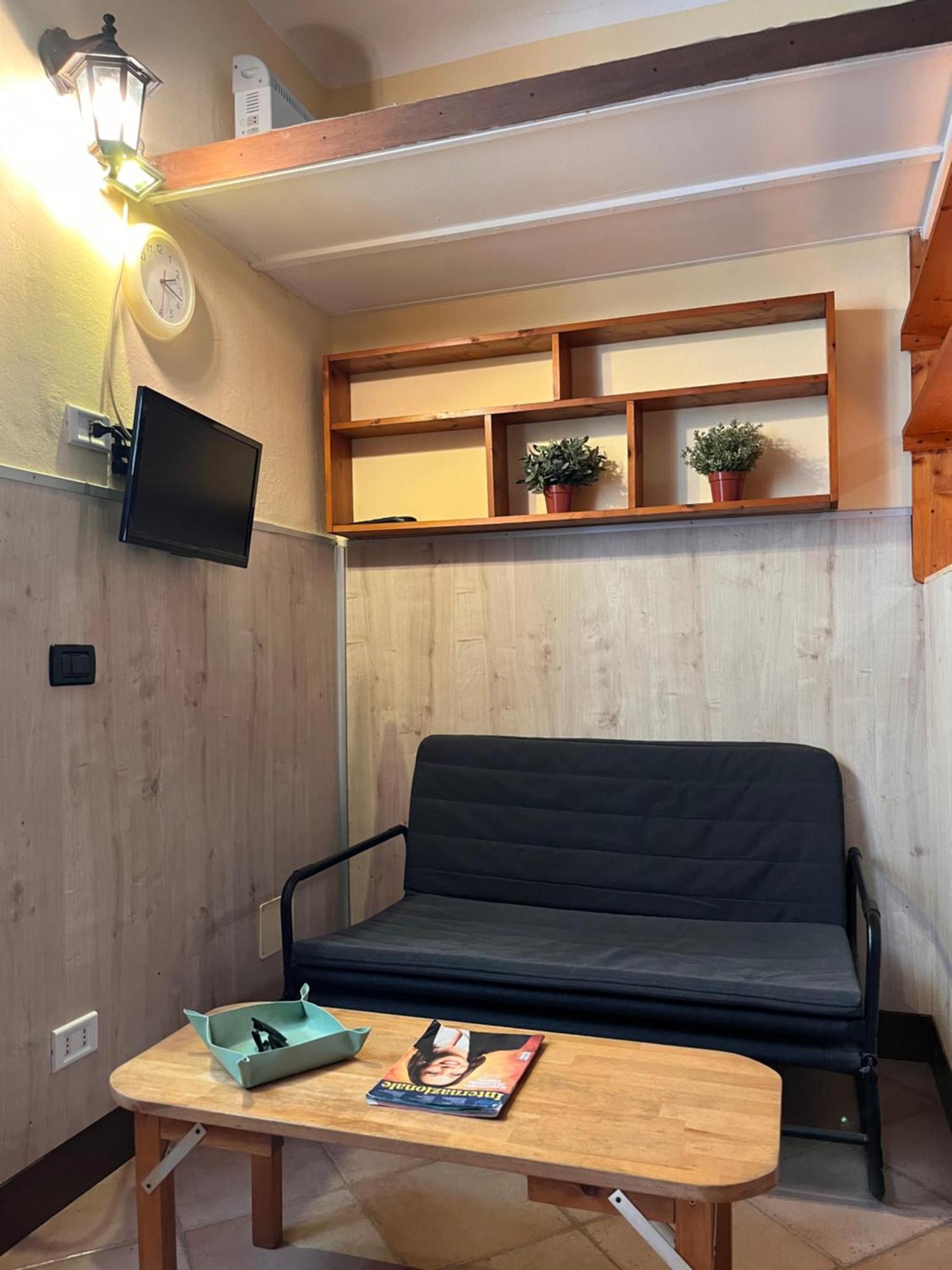 Tiny Wood Apartment Mailand