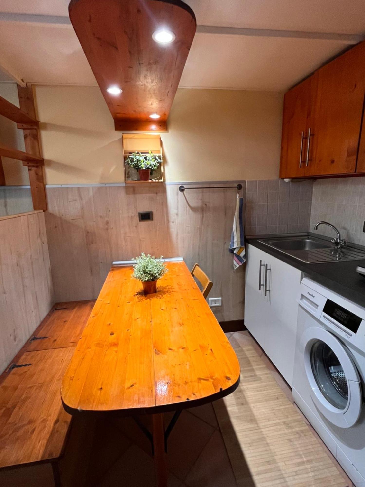 Tiny Wood Apartment Mailand